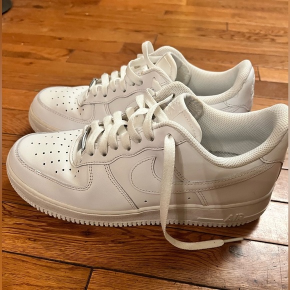 Nike Air Force 1 White Sneakers, Size 8. Excellent pre-owned condition. No box. - Picture 2 of 13